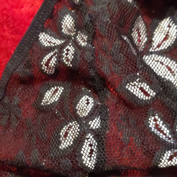 Women's 3 piece lace bralette set $10 - Picture 3 of 4